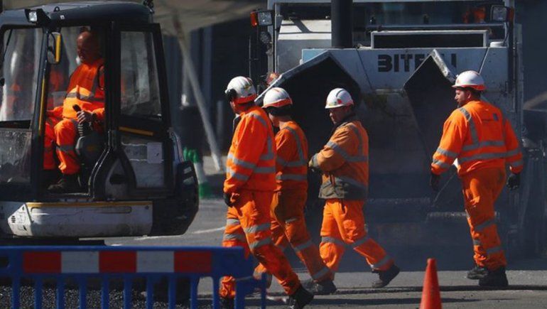 Críticas al gobierno británico por hacer trabajar a obreros