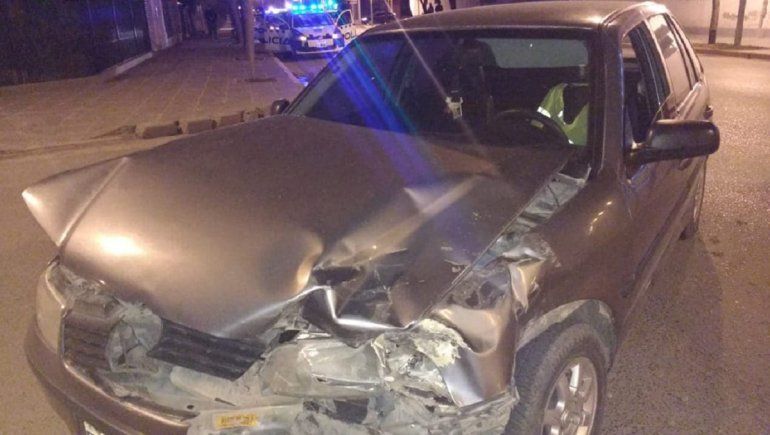 Centenario: chocó un auto, le pidieron los papeles del seguro y se fugó