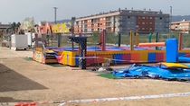 Una nena de dos años murió electrocutada en una cama elástica de una feria en España.