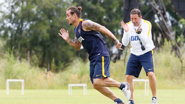 El delantero se perdería el clásico por una sobrecarga muscular.