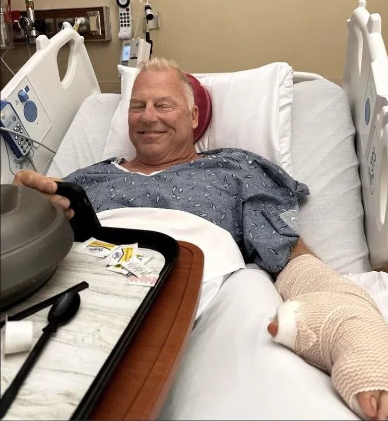 Un tiburón lo atacó mientras pescaba debajo del agua en Bahamas. Un tiburón lo atacó mientras pescaba debajo del agua en Bahamas.