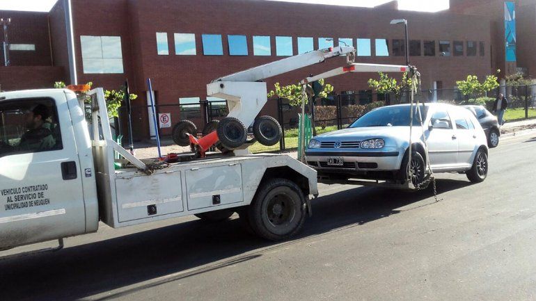 Vecinos dormilones tienen tiempo hasta las 9 para retirar los autos del nuevo corredor
