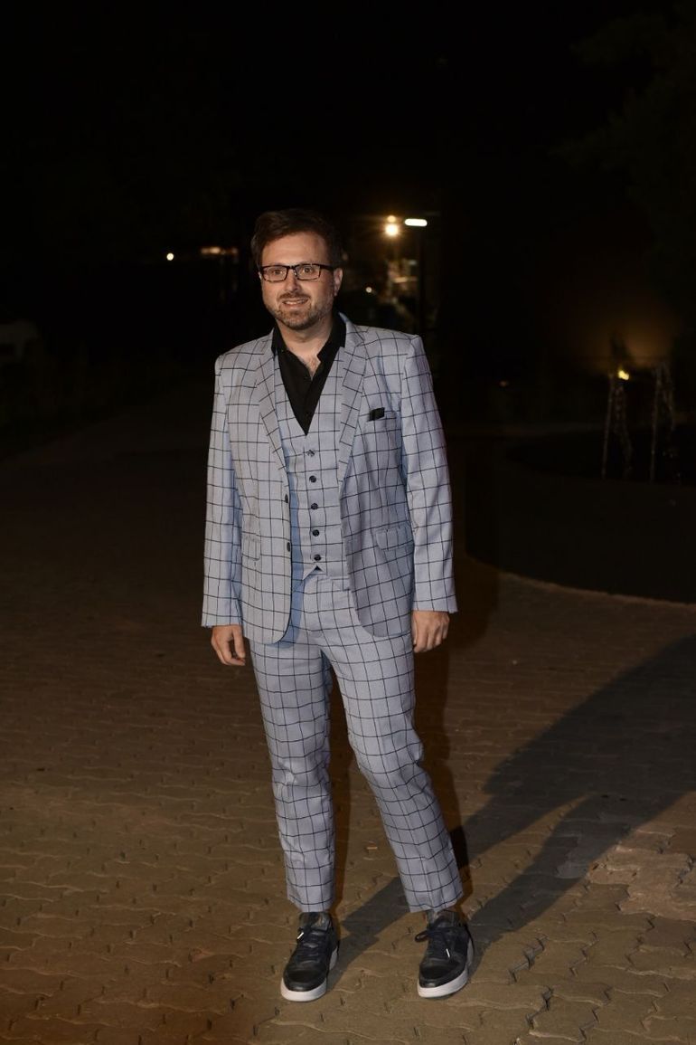 Su compañero en LPA, Dan Breitman, con un look muy original.