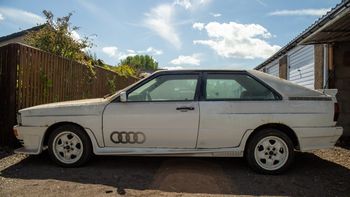 El Audi Quattro, tal como fue encontrado en un garaje después de 30 años de abandono. Foto: Car & Classic.