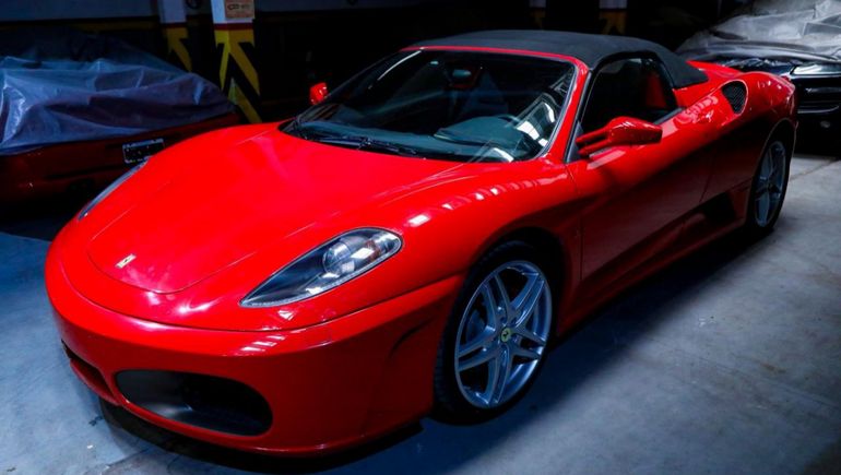La Ferrari F430 Spider que subastará el Estado argentino. Foto: X @madorni. La Ferrari F430 Spider que subastará el Estado argentino. Foto: X @madorni.