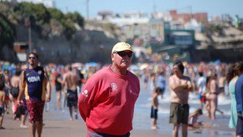 las grutas: el guardavidas historico se jubilo, pero no se alejo del mar las grutas: el guardavidas historico se jubilo, pero no se alejo del mar