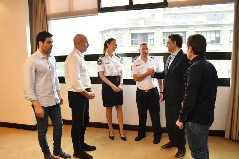 Jorge Macri junto a los nuevos jefe y subjefe de la Policía Porteña. Jorge Macri junto a los nuevos jefe y subjefe de la Policía Porteña.