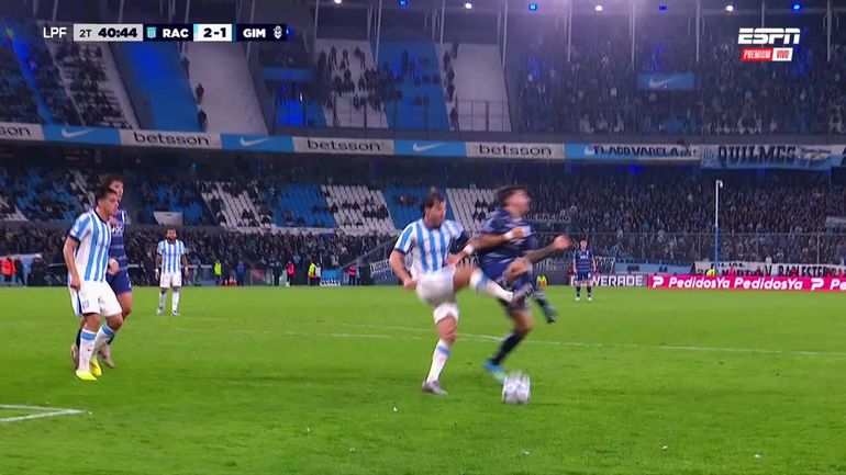 Volvió el fútbol argentino y volvieron las polémicas.