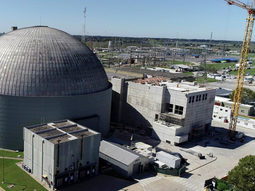 Argentina cubre reactores locales y exporta concentrado. Integra litio (baterías), cobre (redes) y uranio (nuclear) en transición energética. Argentina cubre reactores locales y exporta concentrado. Integra litio (baterías), cobre (redes) y uranio (nuclear) en transición energética.