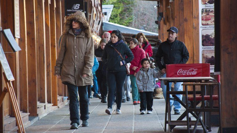 Los comercios de La Angostura tratan de sobrevivir a la crisis