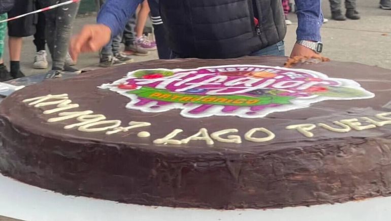 El alfajor de 74 kilos de la Semana Santa 2024 en Lago Puelo.jpg