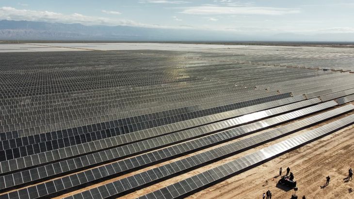 Con una inversión de USD 220 millones, El Quemado ya es el parque solar más grande del país Con una inversión de USD 220 millones, El Quemado ya es el parque solar más grande del país