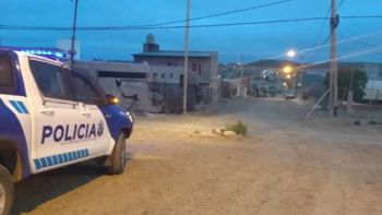 La víctima, de 43 años, fue apuñalada cerca de las 20.40 del martes en el Barrio 17 de Ocutbre de Caleta Olivia, en Santa Cruz. La víctima, de 43 años, fue apuñalada cerca de las 20.40 del martes en el Barrio 17 de Ocutbre de Caleta Olivia, en Santa Cruz.