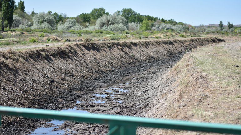 Limpian el Arroyo Durán en la zona de los clubes para prevenir desbordes  