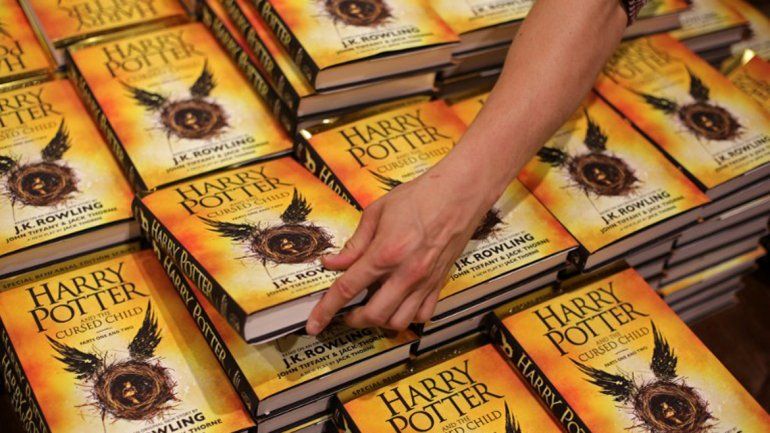 Salió el nuevo libro de Harry Potter y reavivó el fanatismo en el país