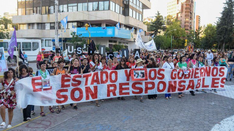 Marchan a 20 días del doble femicidio en Las Ovejas