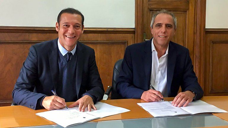 El gobernador Omar Gutiérrez junto al secretario de Provincias del ministerio del Interior