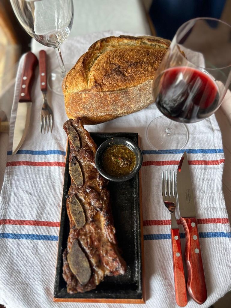 Panes de fermentación larga y asado banderita en Vica. Panes de fermentación larga y asado banderita en Vica.