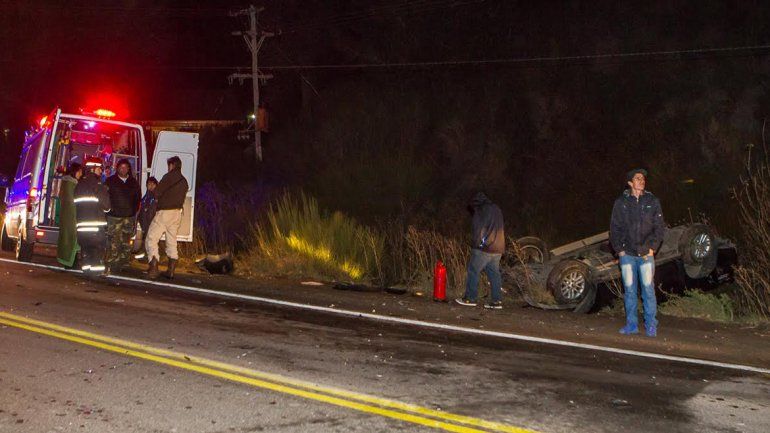 Impactante choque frontal entre un auto y una camioneta en San Martín de los Andes