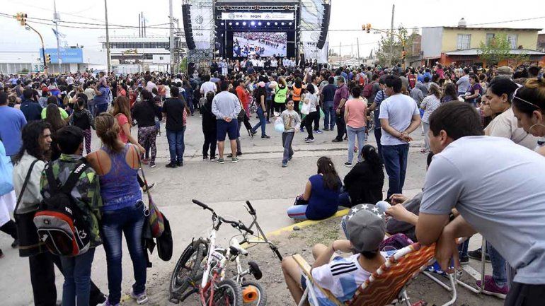Mirá las fotos del multitudinario desfile de los 114 años de la ciudad