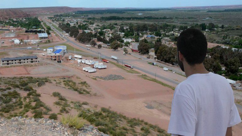 El abusador trabaja con un pastor en el corazón de Vaca Muerta y vuelve los fines de semana a Neuquén.