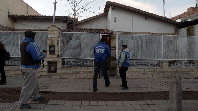 Allanaron un prostíbulo en el bajo neuquino y quedaron demoradas siete personas