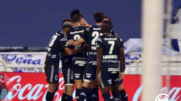 Se les fue la mano y el club los sancionó por el bautismo a juveniles