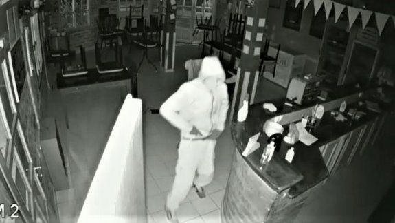 Ladrón con barbijo robó un plasma y quedó grabado por las cámaras 