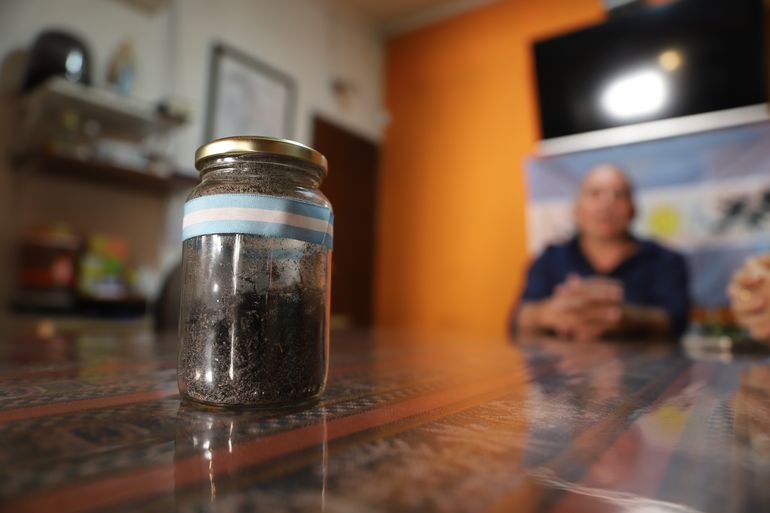 Un recuerdo de la tierra de Malvinas. Un recuerdo de la tierra de Malvinas.