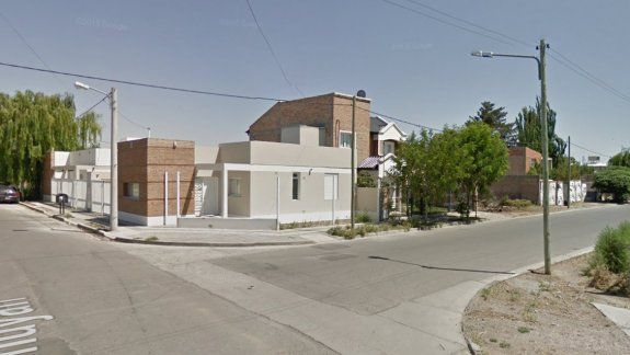 Fueron atrapados cuando le robaban a una familia en su casa