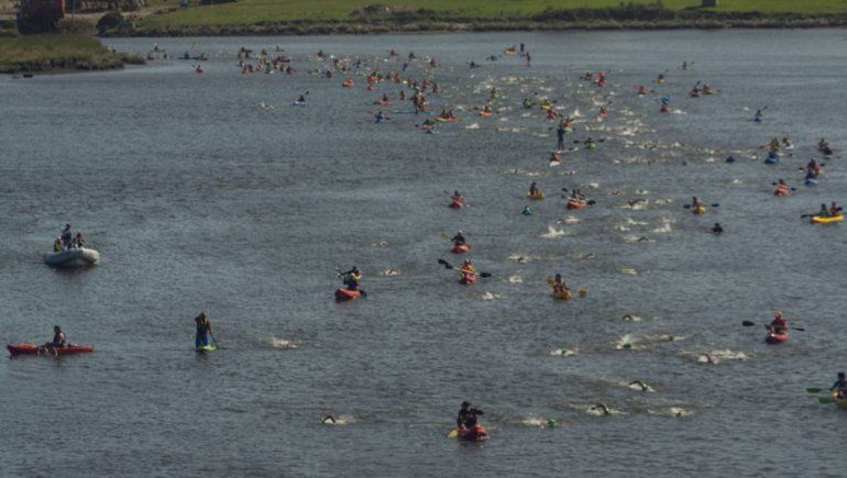 Un nadador desapareció en plena competencia de aguas abiertas