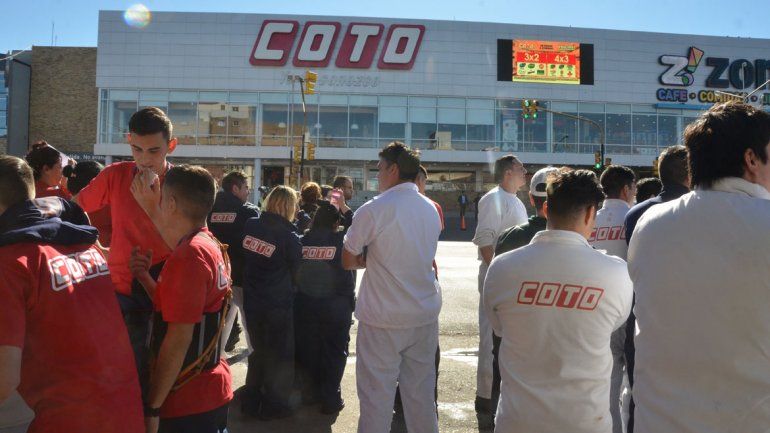 Falsa alarma: durante dos horas evacuaron el Alto Comahue por una amenaza de bomba