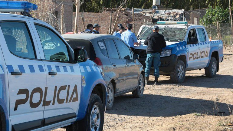 Le colocaron un cuchillo al cuello y le robaron el auto