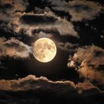 La Luna de Esturión llega con abundancia y cierre de ciclos: cuándo es la luna llena de agosto 2026
