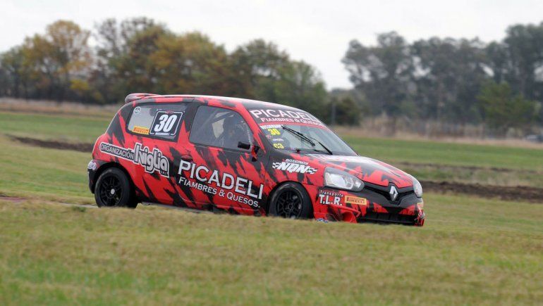Los hermanos Rossomanno comenzaron la actividad de la segunda fecha del Turismo Pista en Olavarría