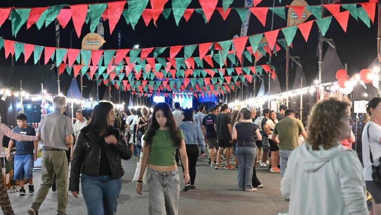 Neuquén Emprende de Navidad vive una edición espectacular: Misa Criolla y más propuestas para este domingo