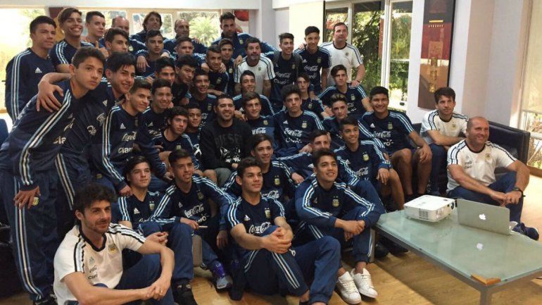 Riquelme dio clases a las Selecciones juveniles