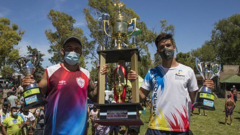 Pinta-Lucero, en el podio y con barbijo, una postal inédita de la Regata.