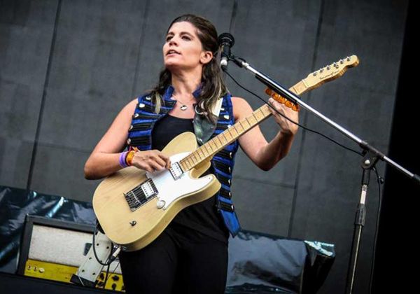 La cantante de Eruca Sativa hizo un escándalo por falta de luz y lo filmó