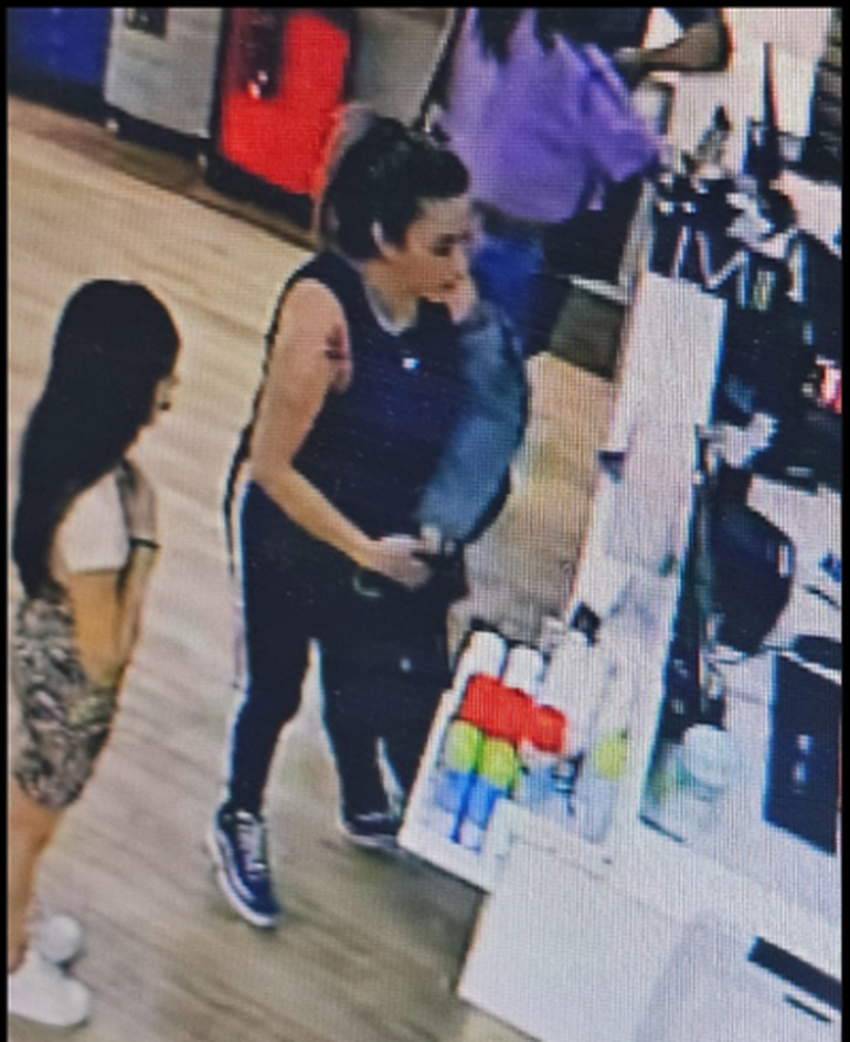 Romina Maza fue captada por las cámaras cuando realizaba la compra en Frávega. Romina Maza fue captada por las cámaras cuando realizaba la compra en Frávega.