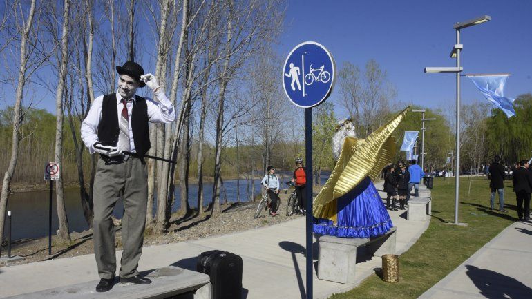 Acto por el 113° aniversario de la ciudad a la vera del río Limay