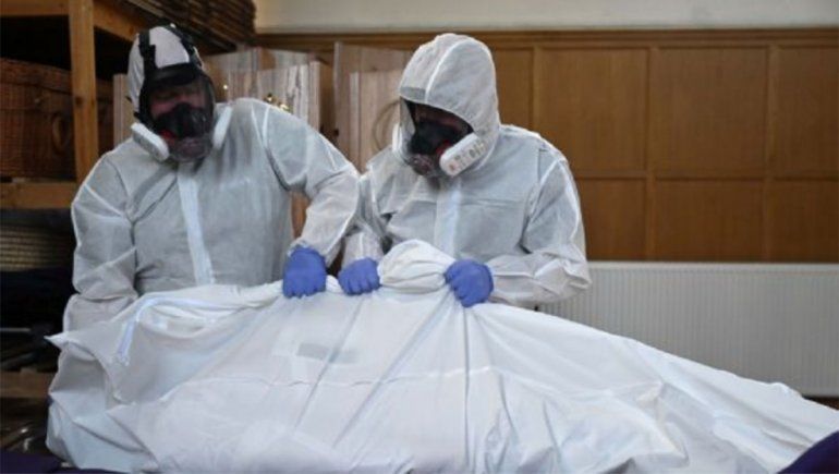 El Reino Unido comenzó a contar las muertes en geriátricos y superó a España