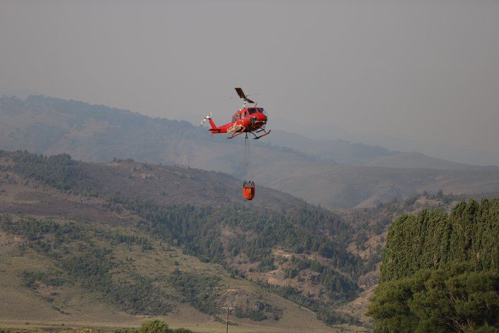 El trabajo del apoyo aéreo es clave en la lucha del incendio en Valle Magdalena / Fotos