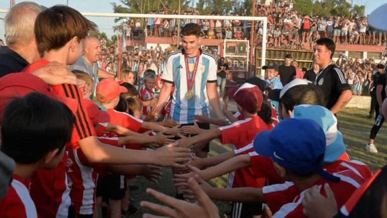 Julián Álvarez en Club Atlético Calchín