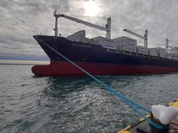 El gobernador Alberto Weretilneck aseguró que Río Negro mantiene su liderazgo en la exportación de productos primarios. El gobernador Alberto Weretilneck aseguró que Río Negro mantiene su liderazgo en la exportación de productos primarios.