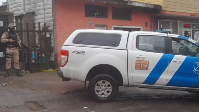 Los prefectos allanaron en Villa La Angostura.