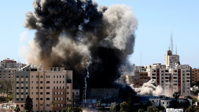 Bombardeo israelí destruyó un edificio de medios de prensa internacionales