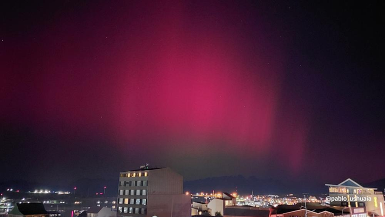 La aurora austral hizo tendencia a Ushuaia (Foto Gentileza @pablo_ushuaia)
