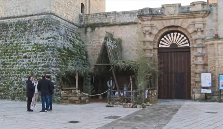 El pesebre estaba ubicado junto a una iglesia en la ciudad de Galatone, al sur de Italia. El pesebre estaba ubicado junto a una iglesia en la ciudad de Galatone, al sur de Italia.