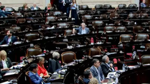 sesion en diputados: tras rechazar los vetos, dos votaciones mas contra el gobierno y un final escandaloso